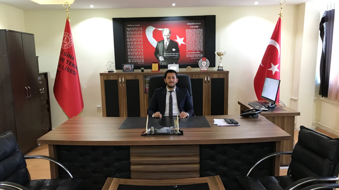 Okul Müdürümüz Mesut ÇELİK'ten 29 Ekim Cumhuriyet Bayramı Kutlama Mesajı 